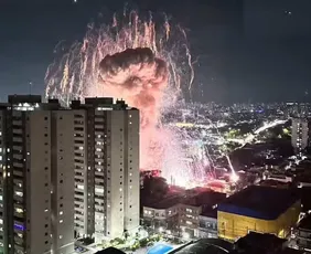 Imagem ilustrativa da imagem Incêndio e explosões são registrados na Avenida Salim Farah Maluf, zona leste de SP