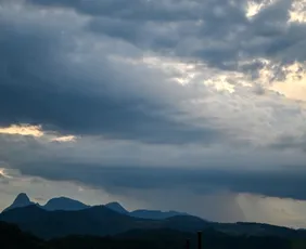 Imagem ilustrativa da imagem Inmet emite novo alerta de chuvas intensas para todo o ES; veja cidades em risco