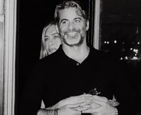 Imagem ilustrativa da imagem Jennifer Aniston planeja casamento luxuoso na Grécia com Jim Curtis, diz site