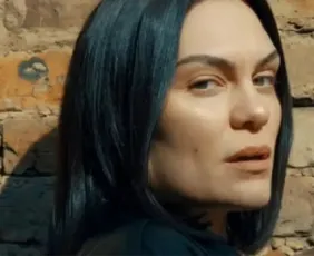 Imagem ilustrativa da imagem Jessie J desabafa sobre o ano marcado pelo tratamento contra câncer de mama