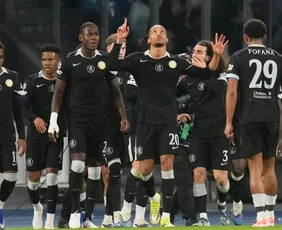 Imagem ilustrativa da imagem João Pedro marca, Chelsea vai às oitavas e elimina o Napoli na Champions