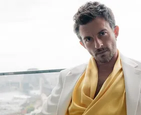 Imagem ilustrativa da imagem Jonathan Bailey é eleito o homem mais sexy do mundo pela People