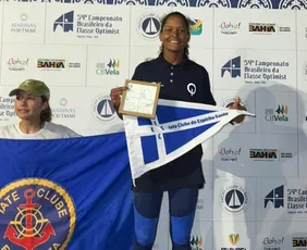 Imagem ilustrativa da imagem Jovem velejadora do Espírito Santo é campeã brasileira juvenil