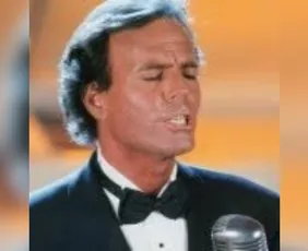 Imagem ilustrativa da imagem Julio Iglesias é acusado de assédio sexual por ex-funcionárias