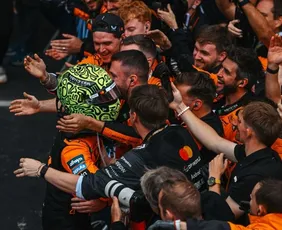 Imagem ilustrativa da imagem Lando Norris domina todo o fim de semana e vence em Interlagos