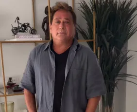 Imagem ilustrativa da imagem Leonardo comemora alta hospitalar e brinca: 'Não foi dessa vez'