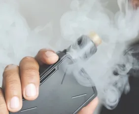 Imagem ilustrativa da imagem Líquidos dos vapes são tóxicos mesmo antes de serem aquecidos, aponta pesquisa