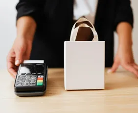 Imagem ilustrativa da imagem Lojistas do Espírito Santo animados com o pagamento do 13º salário até sexta