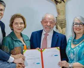 Imagem ilustrativa da imagem Lula assina MP e piso nacional dos professores sobe para R$ 5.130,63