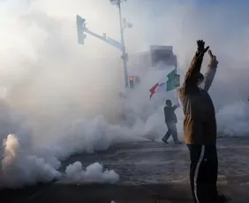 Imagem ilustrativa da imagem Manifestantes protestam em Minneapolis após morte de enfermeiro