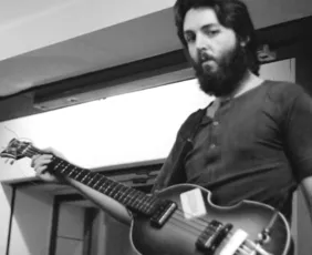 Imagem ilustrativa da imagem Marca do baixo de Paul McCartney entra em falência, e ex-beatle lamenta