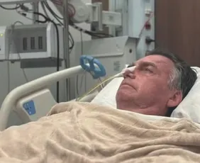 Imagem ilustrativa da imagem Médicos avaliam novos procedimentos em Bolsonaro, diz Carlos