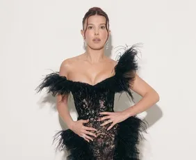 Imagem ilustrativa da imagem Millie Bobby Brown se revolta com fotógrafo em pré-estreia: 'Sorria você'