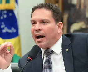 Imagem ilustrativa da imagem Moraes manda notificar Ministério da Justiça para pedir extradição de Ramagem