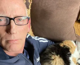 Imagem ilustrativa da imagem Morre Scott Adams, cartunista e criador do Dilbert, aos 68 anos