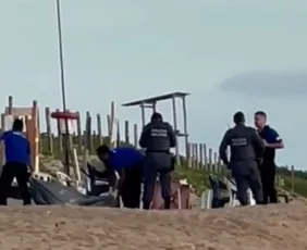 Imagem ilustrativa da imagem Mulher é encontrada morta em praia no Norte de ES