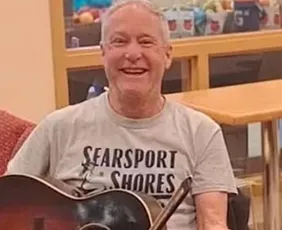 Imagem ilustrativa da imagem Músico indicado ao Grammy morre atropelado por mulher presa mais de 100 vezes