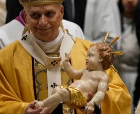 Imagem ilustrativa da imagem 'Negar ajuda aos pobres é rejeitar a Deus', diz papa Leão 14 em Missa do Galo