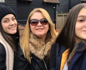 Imagem ilustrativa da imagem O que se sabe até agora sobre a morte de Débora Maia, mãe de Mel Maia