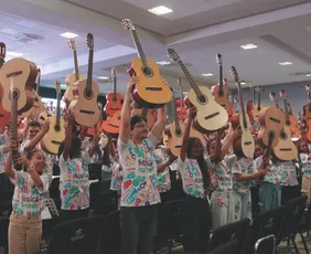 Imagem ilustrativa da imagem Orquestra de violões revela talentos da rede pública