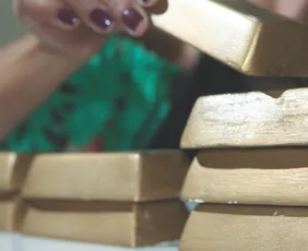 Imagem ilustrativa da imagem Ouro bate recorde e chega a R$ 800 o grama no Brasil