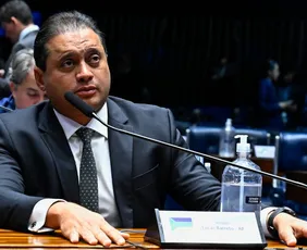 Imagem ilustrativa da imagem PF mira senador Weverton Rocha em nova operação contra fraudes no INSS