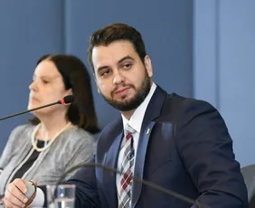 Imagem ilustrativa da imagem PF prende Filipe Martins, ex-assessor de Bolsonaro, após ordem de Moraes