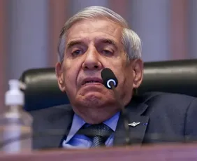 Imagem ilustrativa da imagem PGR é a favor de prisão domiciliar humanitária para general Heleno