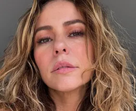 Imagem ilustrativa da imagem Paolla Oliveira recebe buquê de flores em casa e chama ato de "invasão"