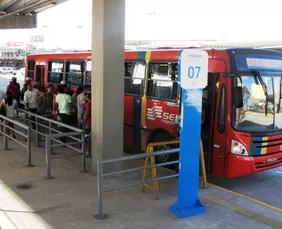 Imagem ilustrativa da imagem Passagem de ônibus vai aumentar e afetar 1,8 milhão de pessoas no Grande Recife