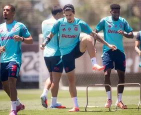 Imagem ilustrativa da imagem Pedro treina no campo e aumenta chances de estar em campo na final da Libertadores