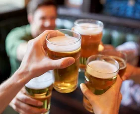 Imagem ilustrativa da imagem Pesquisa aponta queda no consumo de álcool por jovens e possível troca por maconha