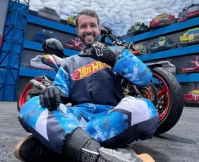 Imagem ilustrativa da imagem Piloto de motocicleta morre durante apresentação no Beto Carrero World