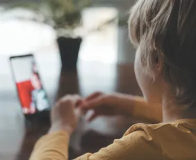 Imagem ilustrativa da imagem Polícia investiga uso de fotos de menores adulteradas para golpes