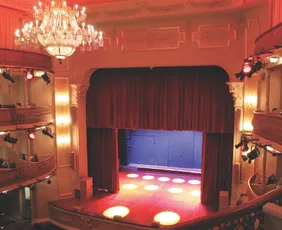 Imagem ilustrativa da imagem Por dentro do novo Teatro Carlos Gomes