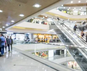 Imagem ilustrativa da imagem Por que os shoppings brasileiros devem se preocupar com a venda da Warner