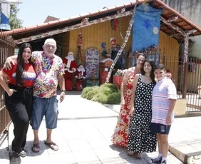 Imagem ilustrativa da imagem Presépios, luzes e cores encantam moradores