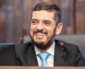 Imagem ilustrativa da imagem Presidente da Alerj, Rodrigo Bacellar (União), é preso no RJ