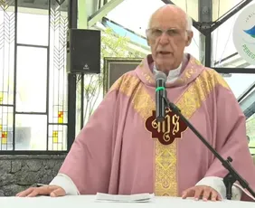 Imagem ilustrativa da imagem Proibido de usar redes, padre Júlio diz que missas online farão falta