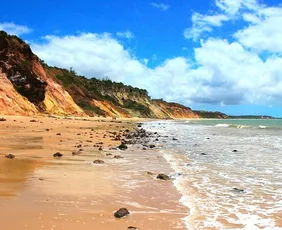 Imagem ilustrativa da imagem Qualidade das praias brasileiras cai ao pior nível já registrado