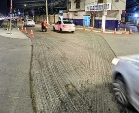 Imagem ilustrativa da imagem Recapeamento da Leitão da Silva avança e conclui primeiro sentido da via