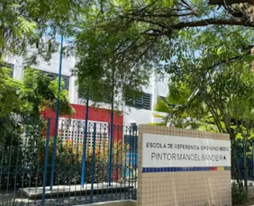 Imagem ilustrativa da imagem Reprovação em massa será revista após protesto na Erem Pintor Manoel Bandeira