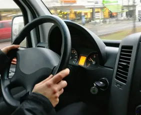 Imagem ilustrativa da imagem Risco nas estradas: cresce alerta contra transporte clandestino nas festas