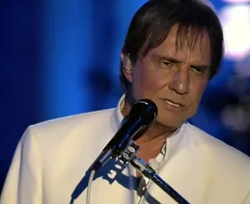 Imagem ilustrativa da imagem Roberto Carlos poderá ter uma emissora de rádio para tocar as suas músicas