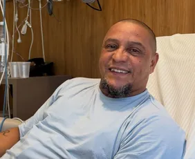 Imagem ilustrativa da imagem Roberto Carlos recebe alta após passar por cirurgia no coração
