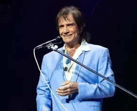 Imagem ilustrativa da imagem Roberto Carlos se irrita com bate-papo durante seu show e vídeo viraliza