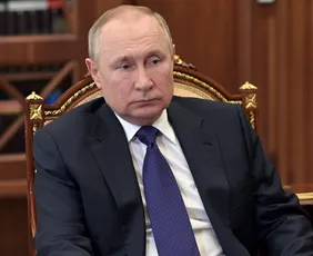 Imagem ilustrativa da imagem Rússia acusa Ucrânia de lançar drones contra residência oficial de Putin