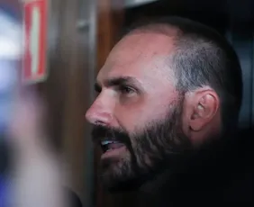 Imagem ilustrativa da imagem STF forma maioria para tornar Eduardo Bolsonaro réu no tarifaço