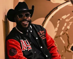 Imagem ilustrativa da imagem Sambão do Povo recebe festival de samba com Nego Damoé neste domingo