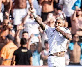 Imagem ilustrativa da imagem Santos vira e vence com gol de Gabigol na estreia